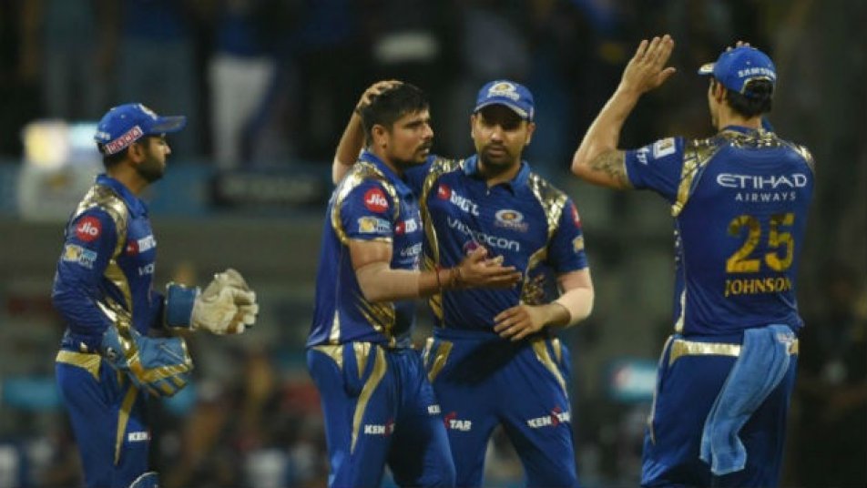 मुंबई इंडियंस ने भारतीय स्पिन गेंदबाज कर्ण शर्मा को 3 करोड़ 20 लाख रुपए देकर अपनी टीम में शामिल किया. कर्ण ने इस सीजन मुंबई इंडियंस की ओर से 7 मैच खेले, जिसमें उन्होंने 9 विकेट लिए.