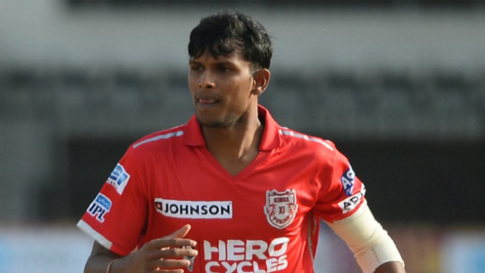 किंग्स एलेवेन पंजाब ने टी नटराजन को 3 करोड़ रुपए देकर अपनी टीम में शामिल किया. नटराजन ने पंजाब की ओर से इस साल 6 मैच खेले, जिसमें उन्होंने सिर्फ दो विकेट हासिल किए. 