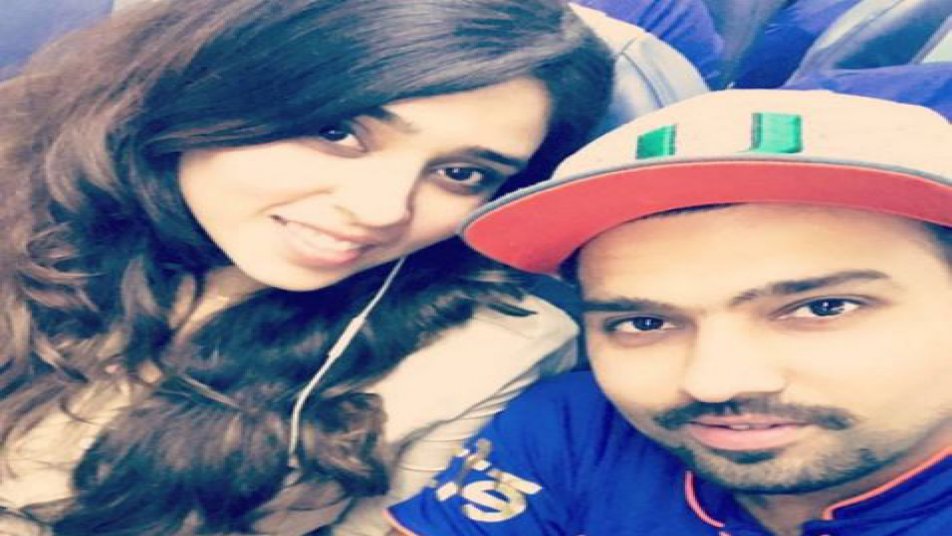 आपको बता दें कि रोहित शर्मा आईपीएल के दौरान अक्सर अपनी पत्नी रितिका के साथ नजर आते रहे हैं. कई मैच स्थलों पर रितिका को रोहित के साथ देखा गया है.सौजन्य: रोहित शर्मा (INSTAGRAM)