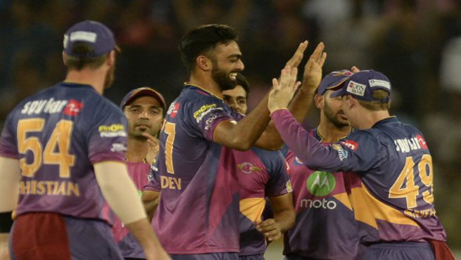 मुंबई इंडियंस और खिलाड़ियों पर हुई पैसों की बारिश, जानें किसे मिला कौन सा अवार्ड और कितनी रकम