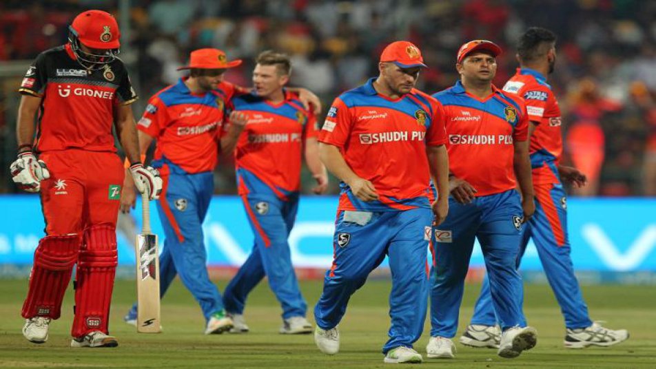 इस सीज़न सबसे इमानदारी के साथ मैदान पर मैच खेलने का इनाम गुजरात लायंस को मिला.