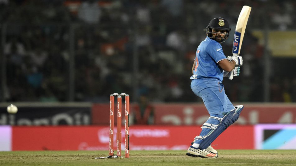 बांग्लादेश से होने वाले अभ्यास मैच से पहले टीम इंडिया से जुड़े रोहित शर्मा