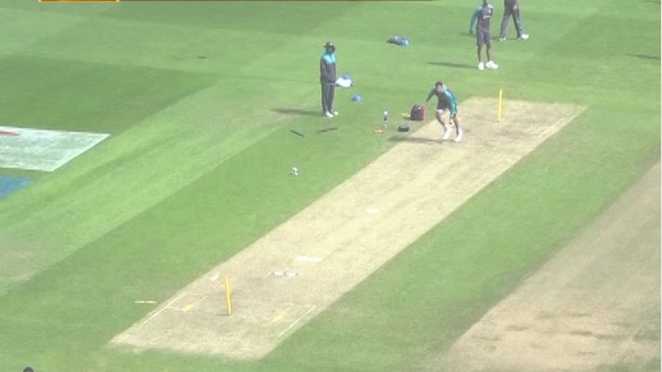 इंग्लैंड में चल रही आईसीसी चैम्पियंस ट्रॉफी में आज भारत और पाकिस्तान के बीच महामुकाबला होना है. मैच भारतीय समयनुसार दोपहर तीन बजे शुरू होगा.