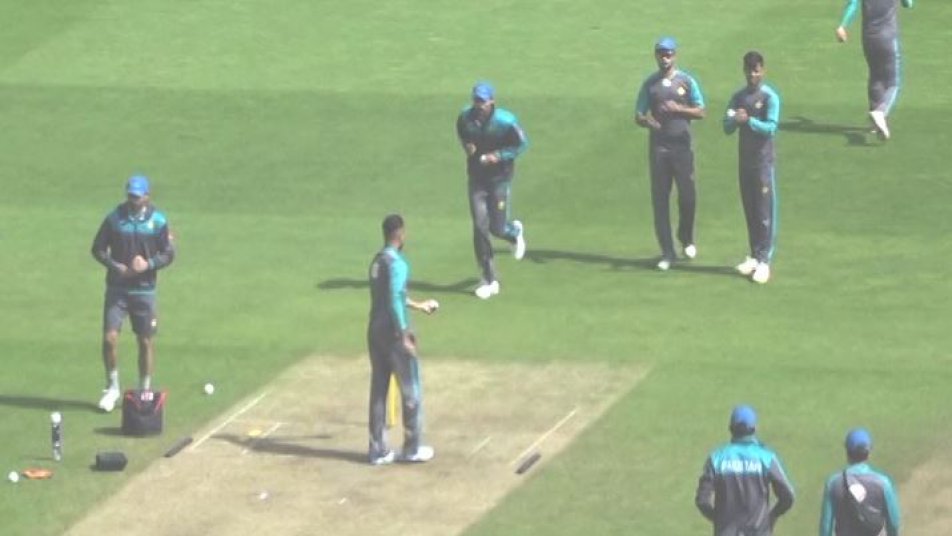 लेकिन मैच से पहले एबीपी न्यूज के कैमरे में कैद हुआ है पाकिस्तान का प्लान. पाकिस्तान का पेपर लीक हो गया है, आपको बताते हैं कि कैसे पाकिस्तानी टीम भारत के लिए चक्रव्यूह बना रही है.