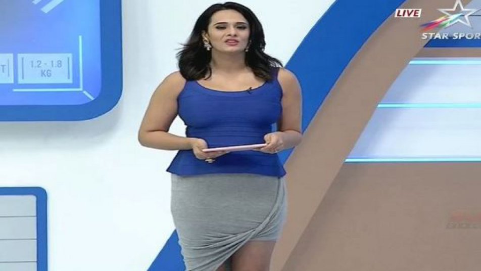 ऐसा ही कुछ वाक्या भारत-पाक के मैच के दौरान हुआ जब लोगों की दिलचस्पी मैच में कम और स्टार स्पोर्टस की एंकर मयंती लैंगर में ज्यादा हो गयी.

(फोटो क्रेडिट: सोशल मीडिया)