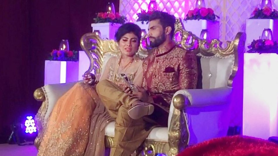 28 साल के रवींद्र जडेजा की शादी रीवा सोलंकी से पिछले साल 17 अप्रैल को हुई थी.   