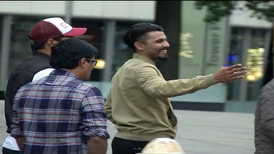 चैम्पियंस ट्रॉफी के पहले मैच में रवींद्र जडेजा ने शानदार खेल दिखाया था. उन्होंने बेहतरीन फील्डिंग के जरिए पाक के बल्लेबाज शोएब मलिक को रन आउट कर दिया था.