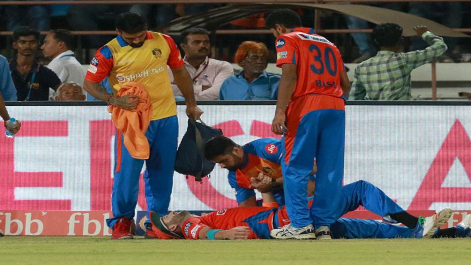 ऑस्ट्रेलियाई खिलाड़ी टाई ने कहा है कि वह अभी ठीक से नहीं कह सकते कि उन्हें पूरी तरह फिट होने में कितना वक्त लगेगा. इसका अंदाजा स्वदेश लौटने के बाद ही लग सकेगा. फिलहाल वह आईपीएल से असमय बाहर होकर निराश हैं.