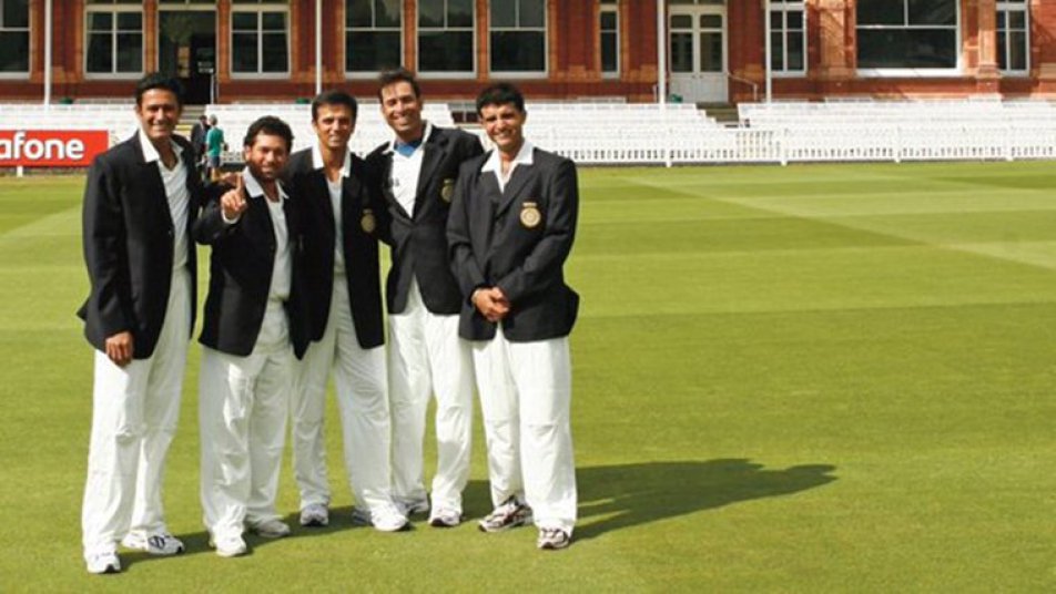 हैरानी की बात ये है कि मांजरेकर ने अपनी टीम में सफलतम खिलाड़ियों में शुमार पूर्व कप्तान सौरव गांगुली, विविएस लक्ष्मण और टीम इंडिया के मौजूदा कोच और भारत की ओर से सबसे अधिक विकेट लेने वाले स्पिनर अनिल कुंबले को जगह नहीं दी है.