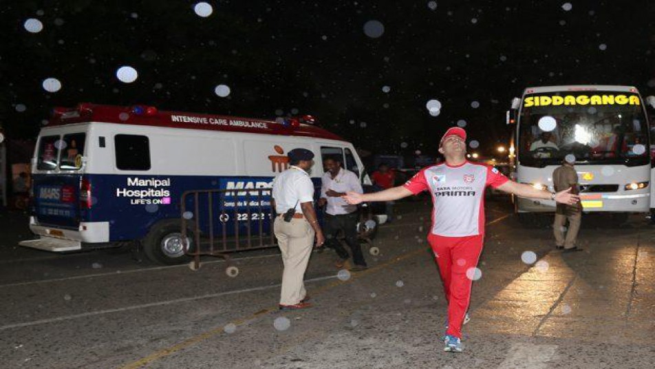 लेकिन इस मुकाबले के दौरान किंग्स इलेवन पंजाब के मैंटोर और पूर्व भारतीय दिग्गज विरेंद्र सहवाग ने केकेआर टीम की सोशल मीडिया पर खूब खिंचाई की.