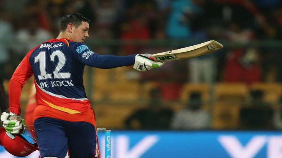 # टी20 क्रिकेट में 24 साल से कम उम्र में डी कॉक 3 शतकों के साथ सबसे ज्यादा शतक लगाने वाले बल्लेबाज़ बन गए हैं. उनके अलावा अहमद शहज़ाद और उन्मुक्त चंद ने भी 3-3 शतक लगाए हैं.