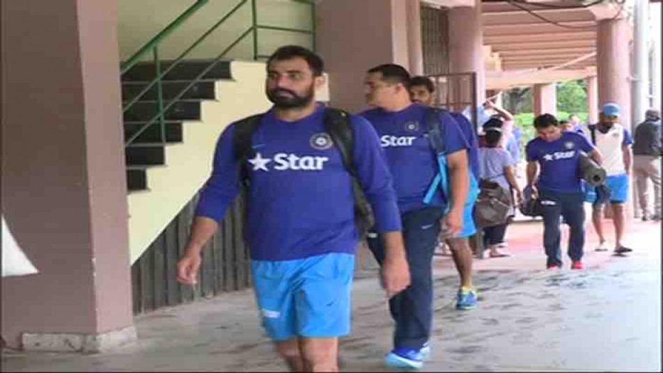 कुंबले ने गेंदबाजों से कहा है कि आप खुद को अपना कप्तान सोचें और फिर फैसला करें. उन्होंने कहा, ‘‘जब मैं खिलाड़ी था तब मैं सोचता था जैसे कि गेंदबाजी करते समय आप स्वयं कप्तान हो और मैं गेंदबाजों में यह अहसास जगाने की कोशिश करूंगा. यह महत्वपूर्ण है. उन सभी को हर हाल में यह सोचना चाहिए कि वे नेतृत्वकर्ता हैं. ’’
