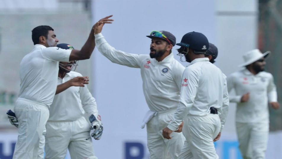 अश्विन ने टेस्ट फॉर्मेट में एक सीजन (2016-2017) में सबसे अधिक 612.2 ओवर डालने का रिकॉर्ड अपने नाम किया है. 