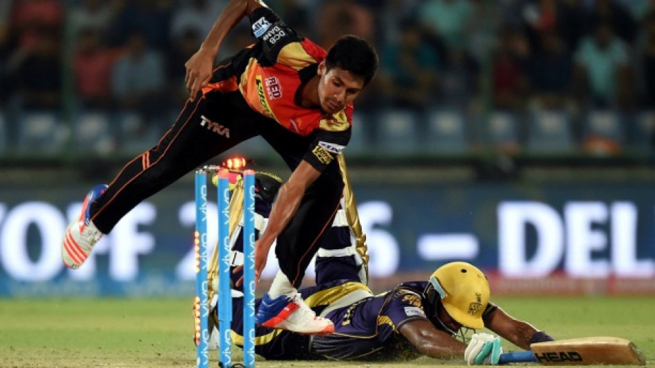 IPL: फ्लॉप शो के बाद सहवाग ने उड़ाया KKR के स्टार्स का मज़ाक