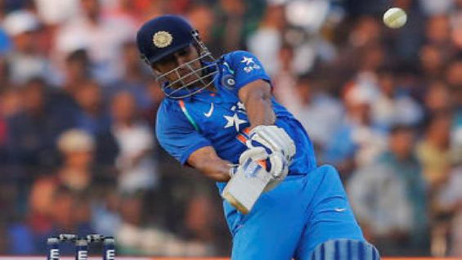 आज 6 छक्कों के साथ धोनी के नाम एक और कीर्तिमान