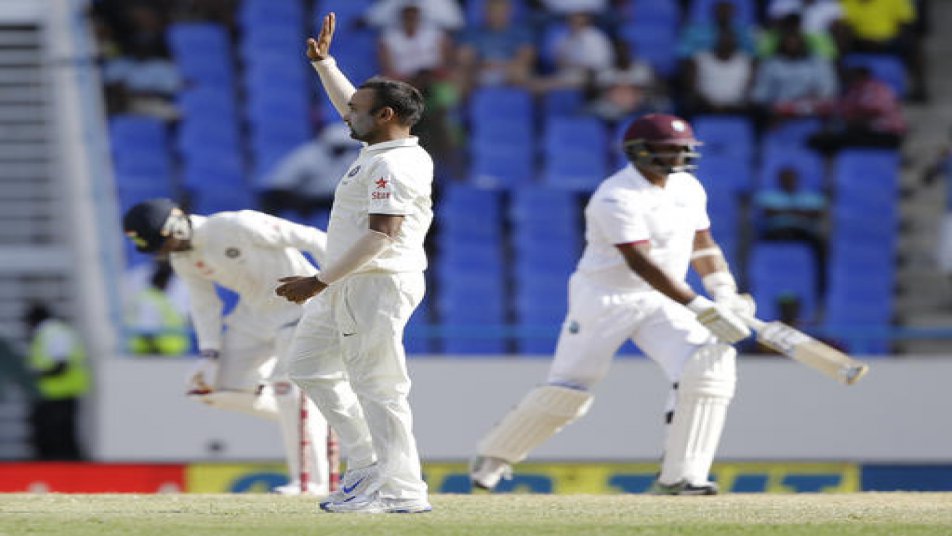 कल शमी और उमेश यादव ने 4-4 विकेट हासिल किए जबकि अमित मिश्रा को भी दो विकेट मिले. लेकिन इस मैच में शमी ने एक और रिकॉर्ड अपने नाम दर्ज कर लिया है.