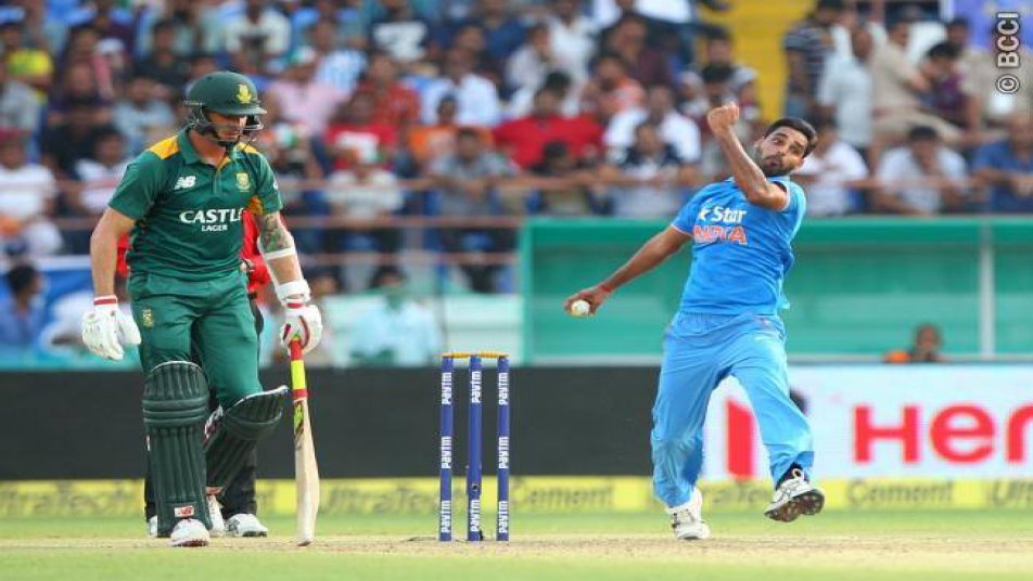  शिखर धवन को भी टीम में शामिल किया गया है. धवन ने भारतीय टीम की ओर से खेलते हुए 76 मैचों में 3090 रन बनाए हैं. उन्होंने आईपीएल में इस साल 11 मैचों में 388 रन बनाए है.
