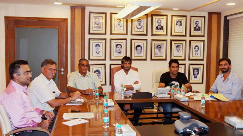 क्या ज़िम्बाबवे दौरे पर टीम में नज़र आएंगे कप्तान धोनी?