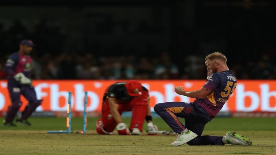 आरसीबी और पुणे के बीच खेले गए इस रोमांचक मुकबाले में विकेट गिरने का एक ऐसा रिकॉर्ड बना जो इससे पहले आईपीएल के इतिहास में सिर्फ एक बार हुआ था. 
फोटो क्रेडिट:(BCCI,IPL)