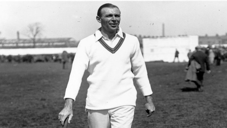 अपने जीवन के इस खास पल की तस्वीर खुद इशांत शर्मा ने अपनी सोशल मीडिया पेज पर शेयर की. इस मौके पर इशांत ने रेड और गोल्डन कलर की शेरवानी पहन रखी थी, तो वहीं प्रतिमा पीले कलर के शादी के जोड़े में नजर आईं.