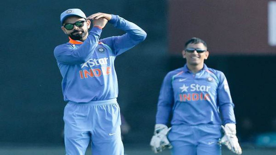आज इंग्लैंड की पारी के 29वें ओवर में जसप्रीत बुमराह की गेंद इंग्लिश बल्लेबाज़ बेयरस्टो के पैड पर जा लगी जिसके बाद बुमराह समेत पिच के करीब मौजूद खिलाड़ियों ने ज़ोरदार अपील की जिसे अंपायर कुमार धर्मसेना ने नकार दिया लेकिन अंपायर के इस फैसले के बाद कप्तान विराट ने किसी खिलाड़ी या पूर्व कप्तान और विकेटकीपर एमएस धोनी रीव्यू ले लिया. जो कि बाद में डीआरएस में देखने पर साफ नॉट-आउट दिखाई दिया.