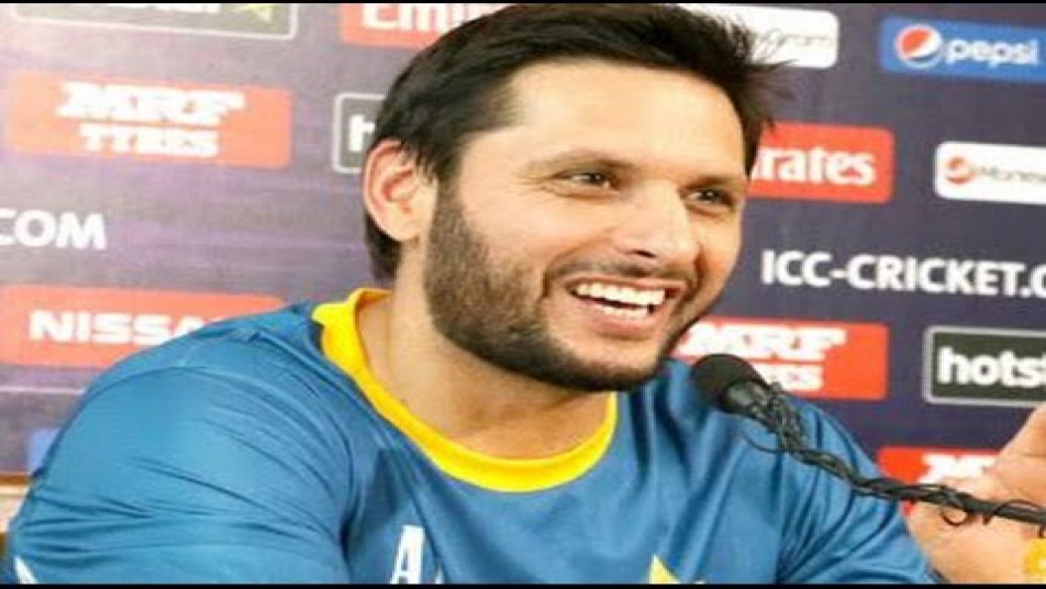 पाकिस्तान के पूर्व कप्तान और सिक्सर किंग शाहिद अफरीदी अकसर क्रिकेट खेल से रिटायरमेंट को लेकर बयान देते रहे हैं. 