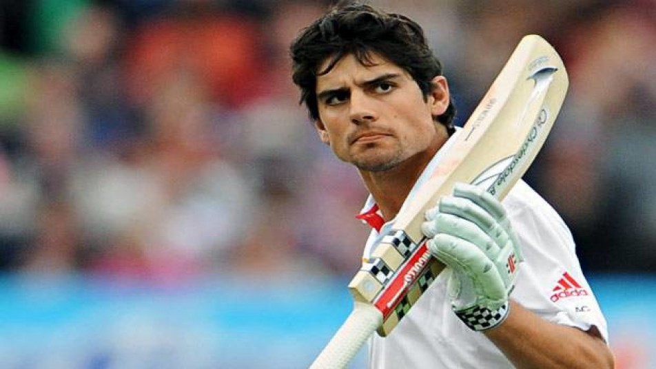 कुक टेस्ट मैच में सचिन के दस हजार रन के रिकॉर्ड को तोड़ने वाले दुनिया का सबसे कम उम्र का खिलाड़ी बन गए हैं.