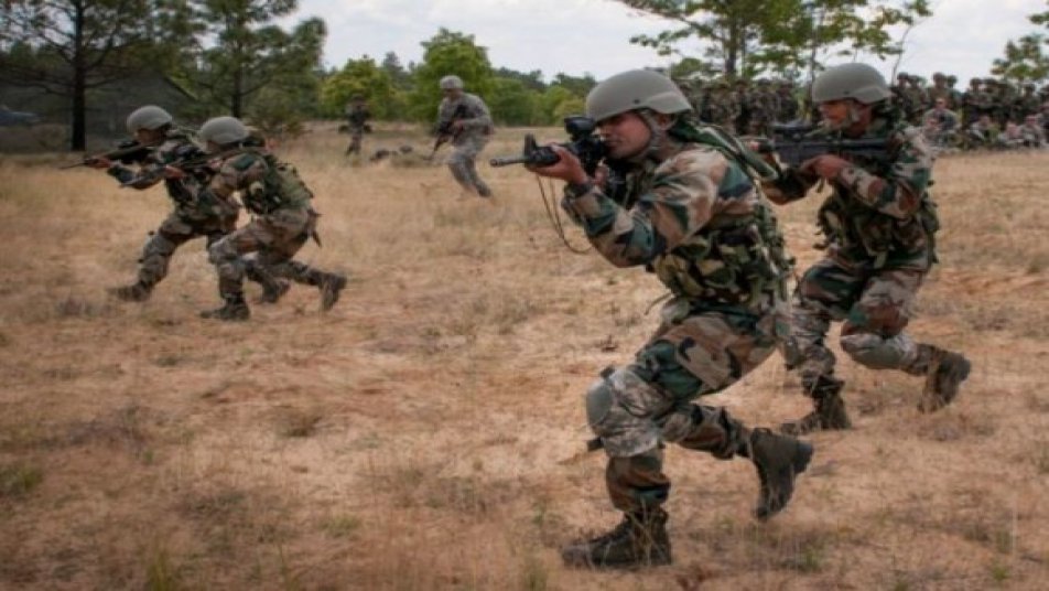 LOC के अंदर जा कर आतंकवादियों के खिलाफ सर्जिकल स्ट्राइक के बाद से पाकिस्तान का हाल बेहाल है. राजनेता से लेकर खिलाड़ी तक इस मसले पर अपनी राय रखी है.