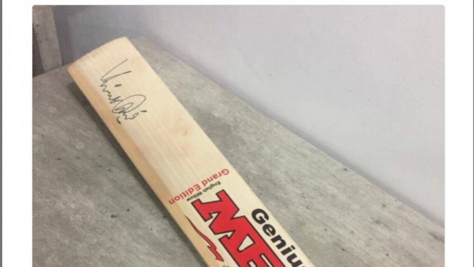 नवनियुक्त कप्तान विराट कोहली (122) और केदार जाधव (120) के बीच पांचवें विकेट के लिए हुई 200 रनों की साझेदारी के दम पर भारत ने महाराष्ट्र क्रिकेट संघ स्टेडियम में रविवार को खेले गए एकदिवसीय मैच में इंग्लैंड द्वारा दिए गए 351 रनों के विशाल लक्ष्य को हासिल कर इस मैच को तीन विकेट से जीत साल की विजयी शुरुआत की. इंग्लैंड ने बल्लेबाजी का आमंत्रण मिलने पर निर्धारित 50 ओवरों में सात विकेट के नुकसान पर 350 रन बनाए थे. भारत ने यह लक्ष्य 48.1 ओवरों में सात विकेट खोकर हासिल कर लिया.