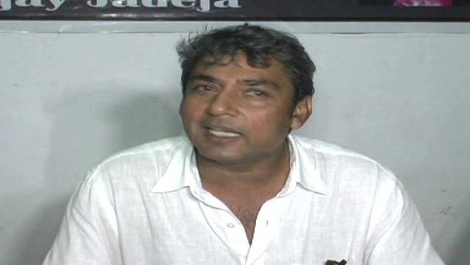 हालांकि उन्होंने ये भी कहा किसी भी देश के खिलाड़ी और कलाकार या सामान्य इंसान की गलती नहीं होती है. बदले हालात में सम्बन्ध सुधारने के लिए क्रिकेट सबसे बेहतर माध्यम है. 