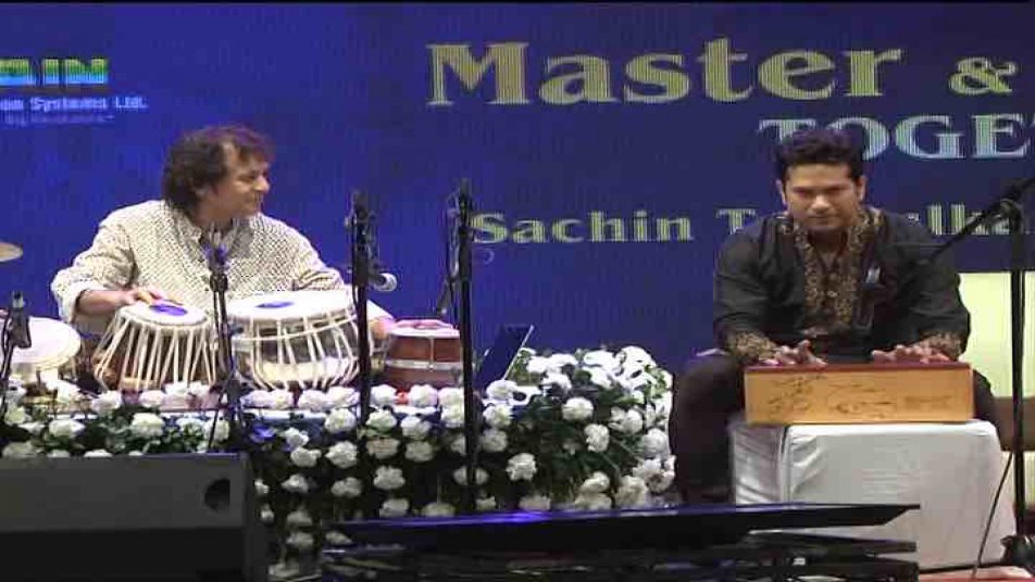 जाकिर हुसैन के साथ संगीत के मंच पर पहुंचे 'मास्टर ब्लास्टर'