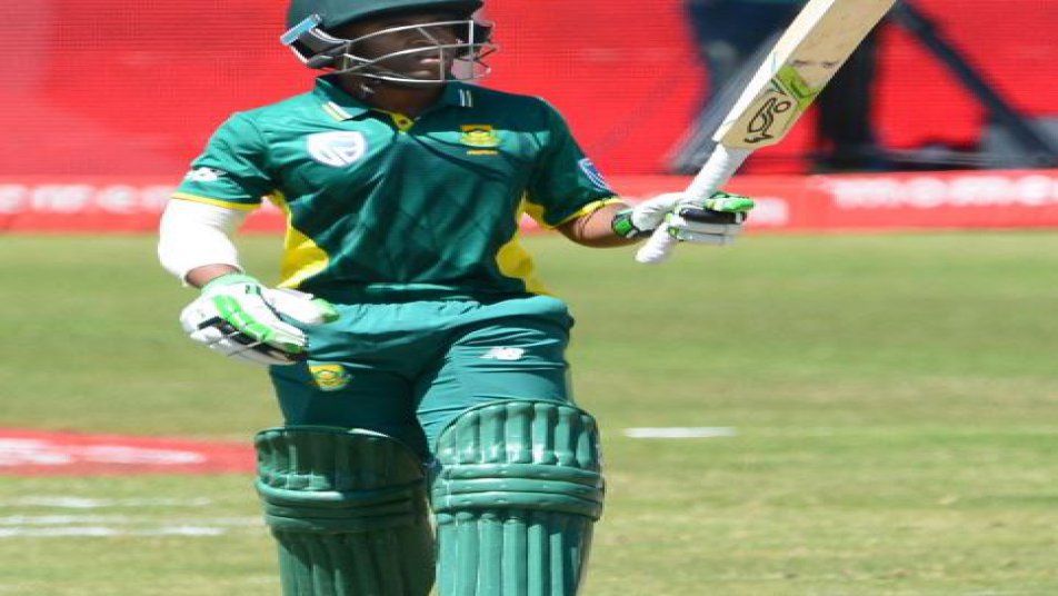 
इस अफ्रीकी बल्लेबाज ने अपने डेब्यू मैच में ही शतक ठोक डाला. कोलिन इंग्राम के बाद बावुमा ऐसा करने दक्षिण अफ्रीका के दूसरे और दुनिया के 12वें और बल्लेबाज बन गए हैं. 