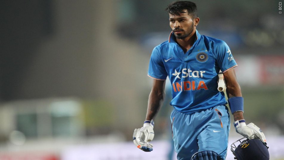  भारतीय टीम के ओपनर रोहित शर्मा को भी टीम में शामिल किया गया है. उन्होंने भारत की ओर से 153 वनडे मैच खेले हैं, जिसमें उन्होंने 5131 रन बनाए हैं. वहीं आईपीएल में मुंबई इंडियंस की कप्तानी कर रहे रोहित ने 11 मैचों में 183 रन बनाए हैं.
