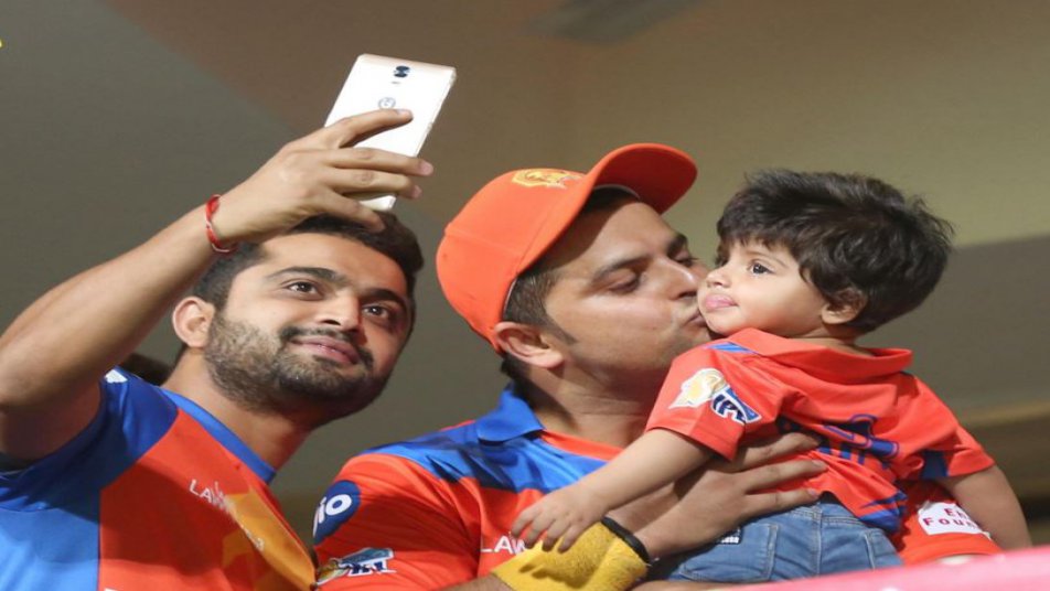 सुरेश रैना का मैच देखने स्टेडियम जा पहुंची बेटी ग्रेसिया, देखें तस्वीरें