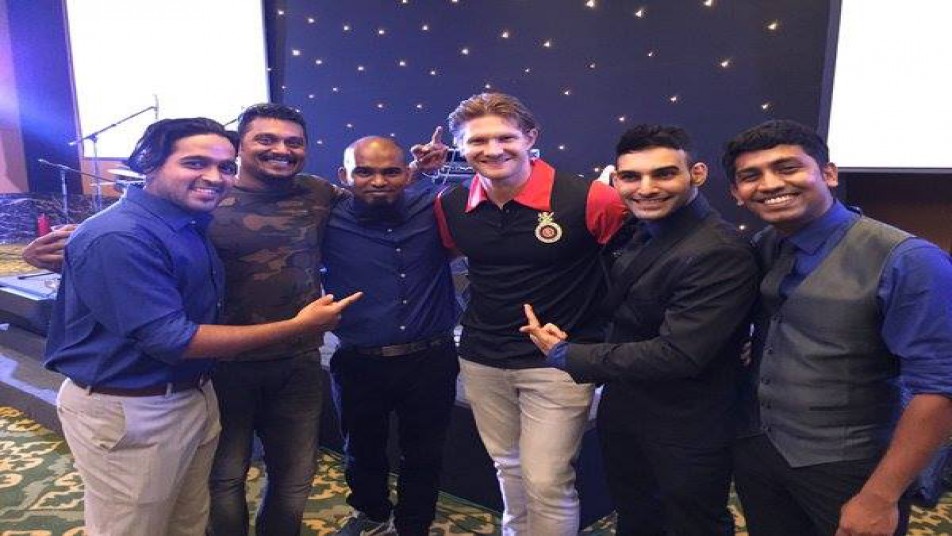 IPL: RCB के स्टार की खूबसूरत वाइफ के साथ वाटसन ने दिया LIVE परफॉर्मेन्स IPL: RCB के स्टार की खूबसूरत वाइफ के साथ वाटसन ने दिया LIVE परफॉर्मेन्स
