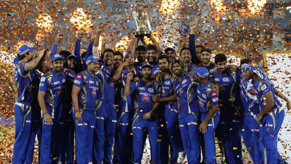 इस पर आकाश चोपड़ा ने कहा कि, खेलने योग्य तो हैं लेकिन मेरी राय में कोई क्रिकेटर मैच स्पॉट फिक्सिंग के आरोप में बैन किया जाता है तो उसे फिर कभी वापसी का मौका नहीं मिलना चाहिए. क्रिकेट और देश को निजी स्वार्थ के लिए बेचने वाले व्यक्तियों को इस खेल से दोबारा जुड़ने देना सही नहीं है.