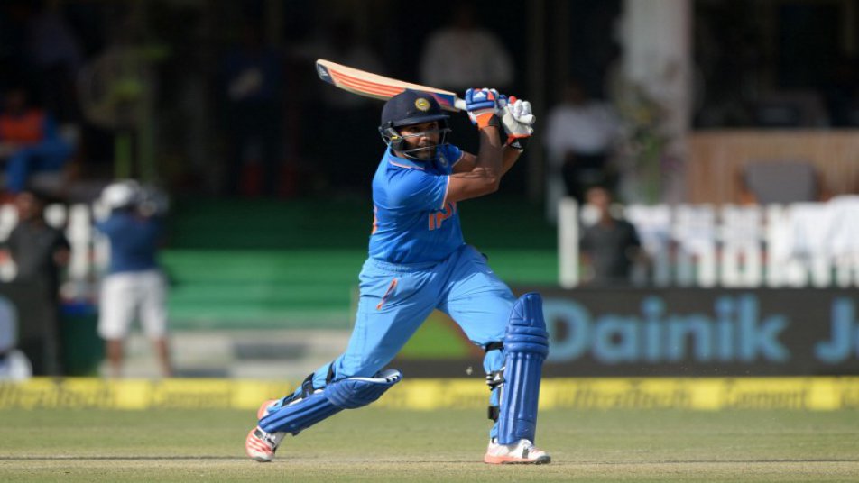 क्रिकेट हर फॉर्मेट में अपनी प्रतिभा का लोहा मनवाने वाले मिस्टर 'टैलेंटेड' और 'हिटमैन' कहे जाने वाले टीम इंडिया के स्टार खिलाड़ी रोहित शर्मा 30 अप्रैल को 30 साल के हो गए हैं. रोहित के जन्मदिन पर जानते हैं उनसे जुड़ी कुछ खास दिलचस्प बातें.