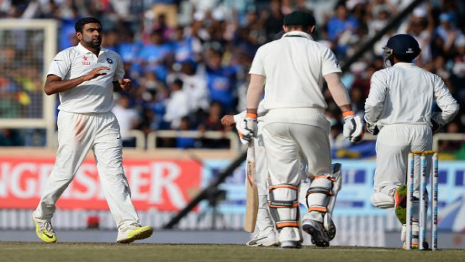 मैक्सवेल के विकेट के साथ आर अश्विन ने की वर्ल्ड रिकॉर्ड की बराबरी