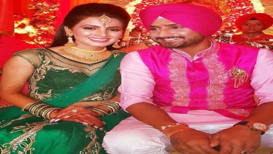 लेकिन पिछले साल शादी करने वाले इन सितारों में सबसे पहले खुशखबरी भज्जी के घर से आई. हाल ही में गीता बसरा के प्रेग्नेंट होने की खबर आई थी. लेकिन अब भारतीय क्रिकेट फैंस के लिए एक और स्टार के घर से एक खुशखबरी आई है.
