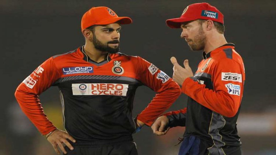 विस्फोटक बल्लेबाज़ी के माहिर डीविलियर्स ने वापस लौटने से पहले आरसीबी के फैंस के लिए ट्वीट कर एक खास मैसेज छोड़ा है.