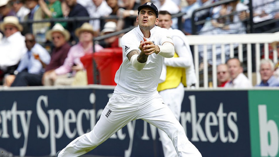 लॉर्ड्स के मैदान पर पाकिस्तान और इंग्लैंड के बीच खेले जा रहे पहले टेस्ट के तीसरे दिन पाकिस्तान के कप्तान मिसबाह उल हक दूसरी ही गेंद पर बिना कोई रन बनाए आउट हो गए.