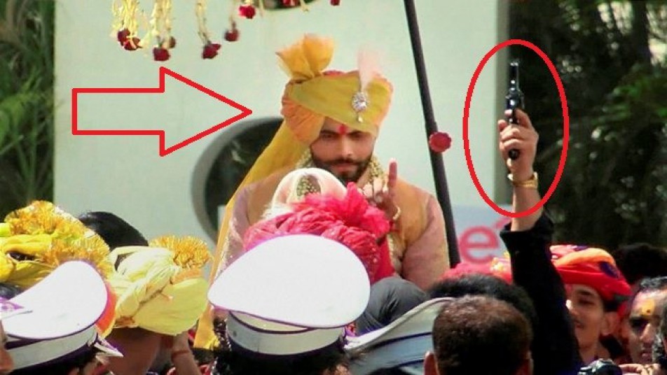 जी हां! रविवार को रविन्द्र जडेजा की शादी के दौरान जश्न में फायरिंग हुई. जिसमें एक या दो नहीं बल्कि कई राउंड गोलियां दागी गईं.