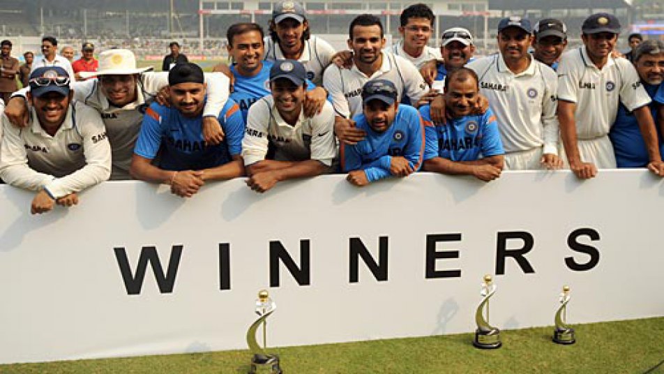 
साल 2009 में श्रीलंका के खिलाफ वानखेड़े में खेले गए टेस्ट मैच में टीम इंडिया ने 726 रन बनाकर पारी घोषित किया था. टीम इंडिया ने इस मुकाबले को 24 रनों से अपने नाम किया था.