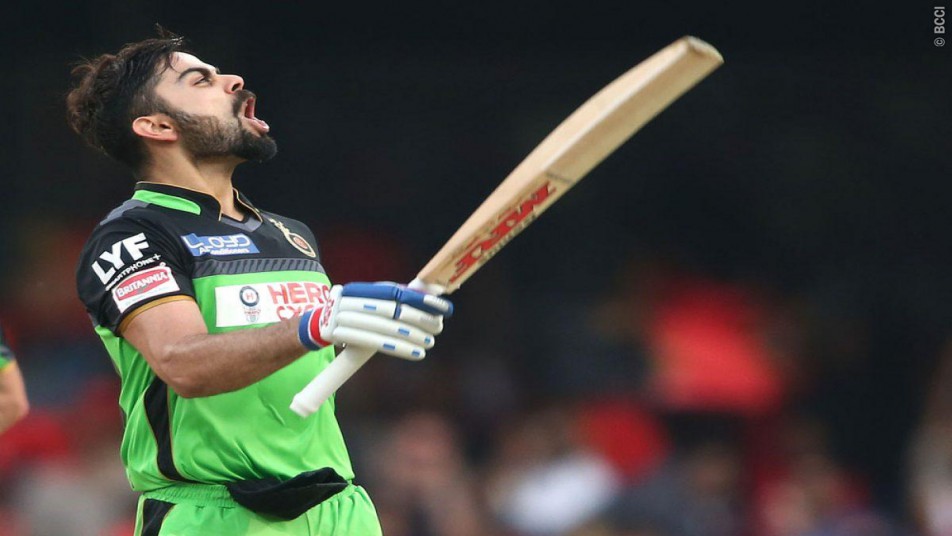 लेकिन कल ही नहीं इससे पहले 15 मई को भी विराट कोहली ने गुजरात लायंस के खिलाफ धमाका किया था. जिसके बाद विराट की आतिशबाजी वाली शतकीय पारी पर पूरे देश की नज़र थी वहीं एक खास शख्स भी उन्हें मैदान पर गरजते-बरसते देख रहा था.