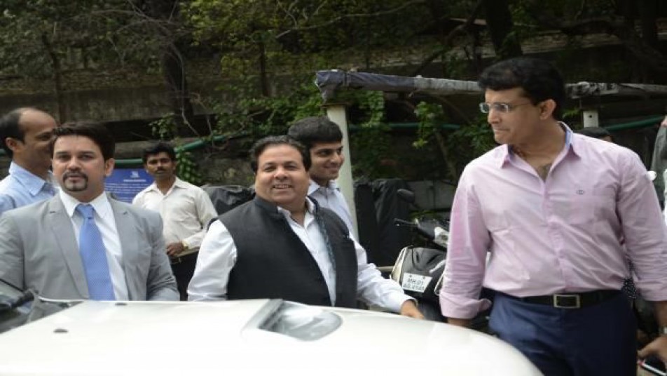 

गांगुली से जब मनोहर के बाद बीसीसीआई अध्यक्ष पद के लिए उचित दावेदार के बारे में पूछा गया, तो 43 वर्षीय दिग्गज खिलाड़ी ने कहा, यह कहना मुश्किल है. इस पद के लिए कई अनुभवी लोग हैं और मैं इस बारे में नहीं सोच रहा हूं.