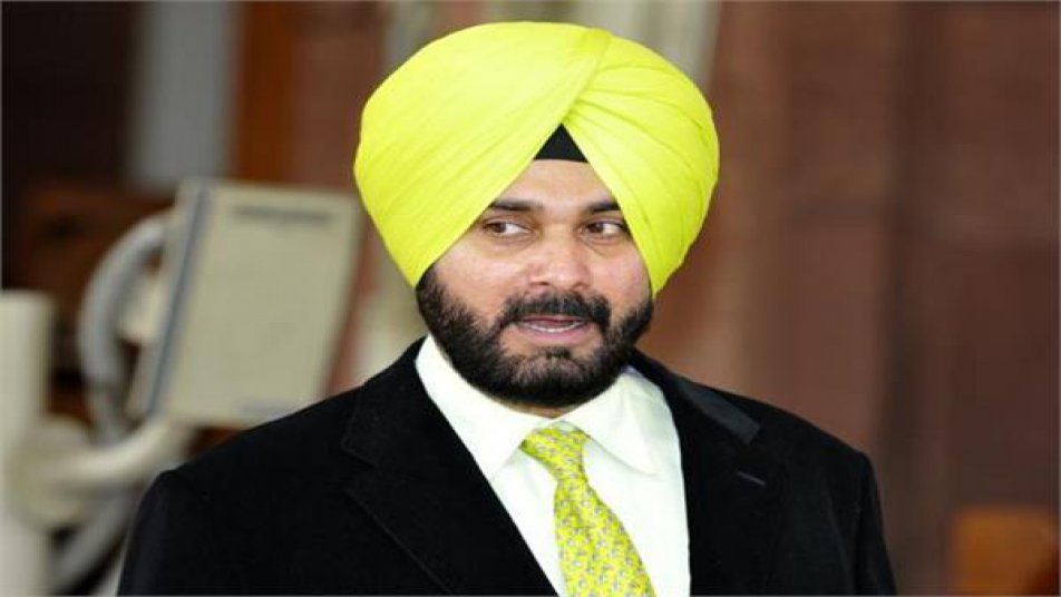 हाल ही में पूर्व क्रिकेटर और बीजेपी छोड़ने वाले नवजोत सिंह सिद्धू भी कांग्रेस के कॉन्टैक्ट में बताए जा रहे हैं.