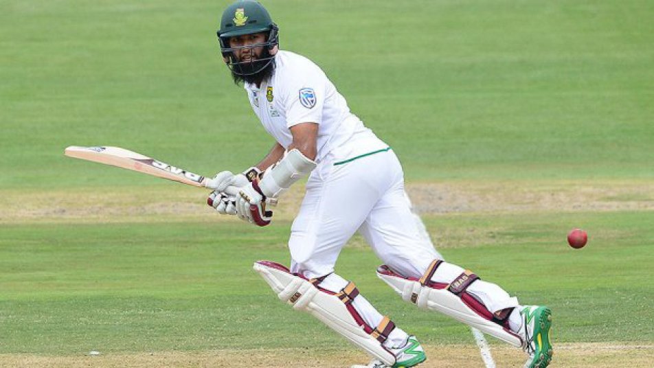 बीते दिन नाबाद 125 रनों की पारी खेलने के साथ ही आमला दुनिया में ऐसे आठवें बल्लेबाज़ बन गए हैं जिन्होंने अपने 100वें टेस्ट में शतक लगाया हो.