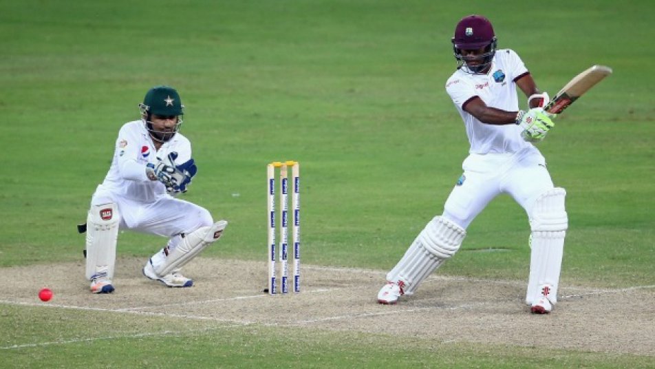 डे-नाईट टेस्ट में एक या दो नहीं तीन शतक लगाकर 'अमर' हुआ ये बल्लेबाज़