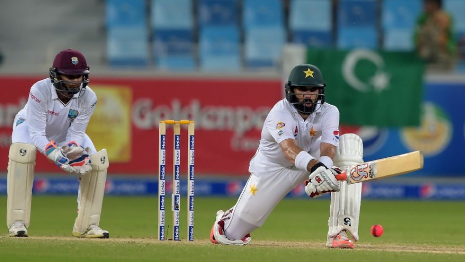 डे-नाईट टेस्ट में एक या दो नहीं तीन शतक लगाकर 'अमर' हुआ ये बल्लेबाज़