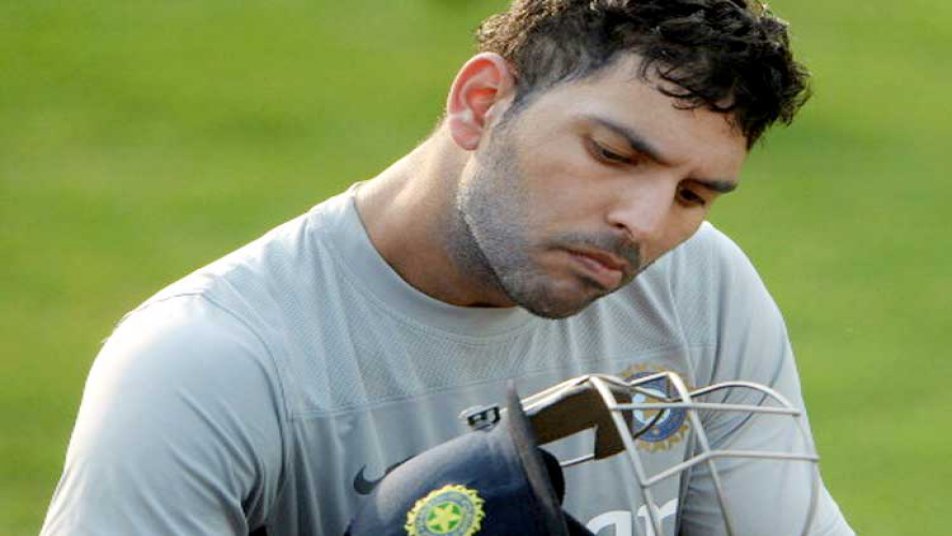 फैन्स ने लाखों में वोट करके युवराज को टीम इंडिया की ड्रीम टीम में जगह दिला दी. 